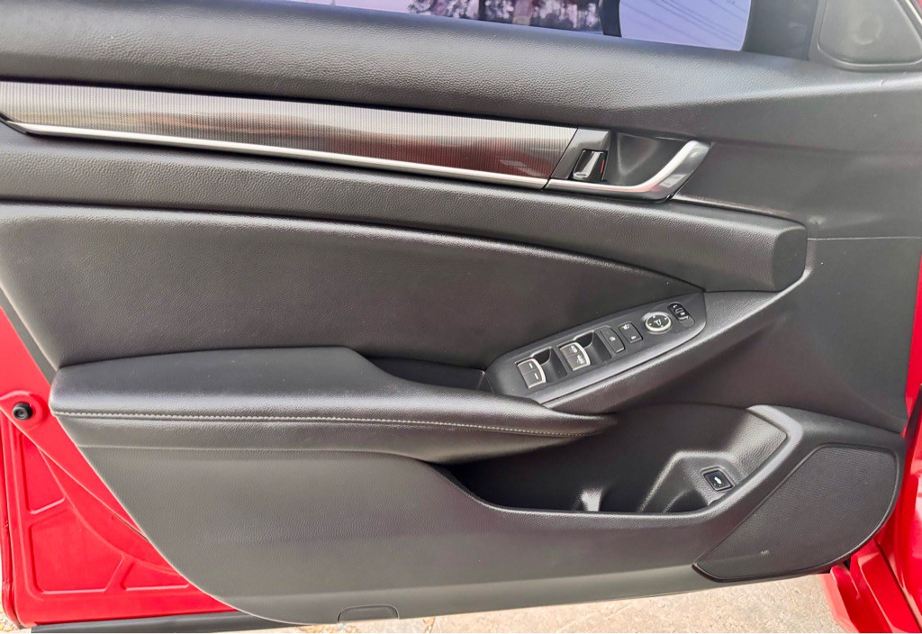 2019 Honda Accord Image 10