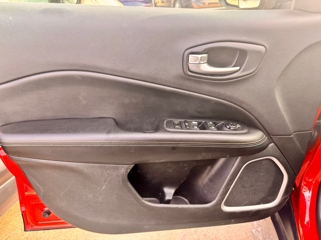 2018 Jeep Compass Image 8