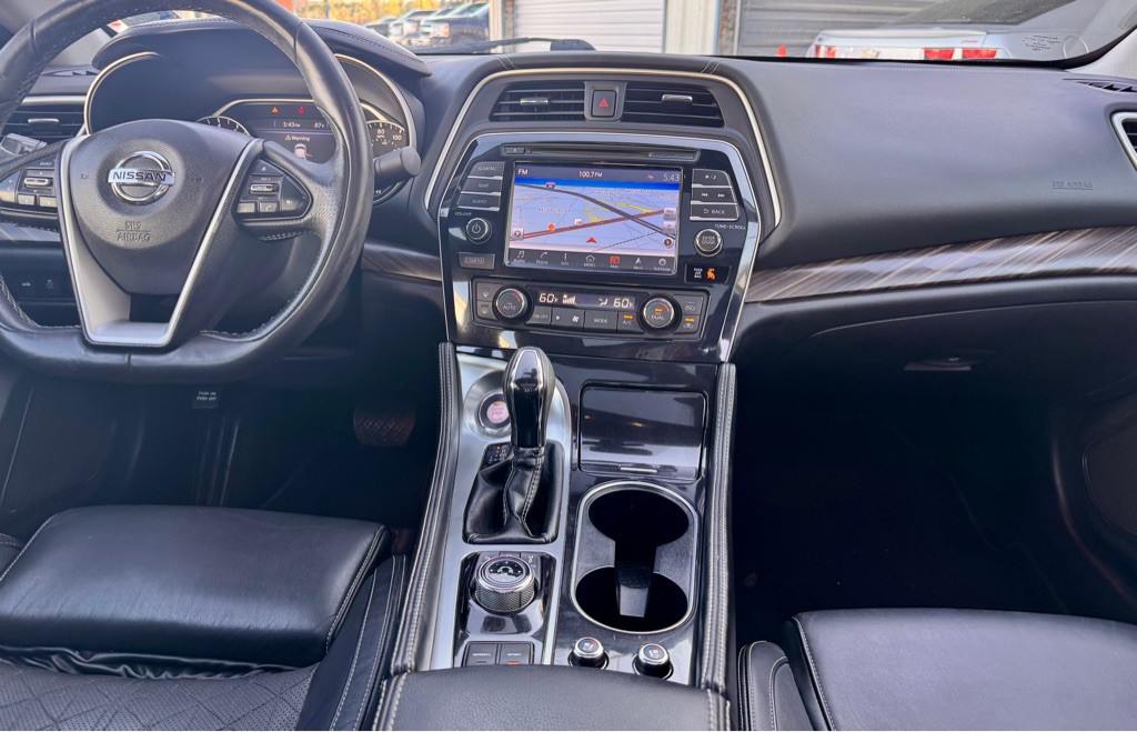 2017 Nissan Maxima Image 12