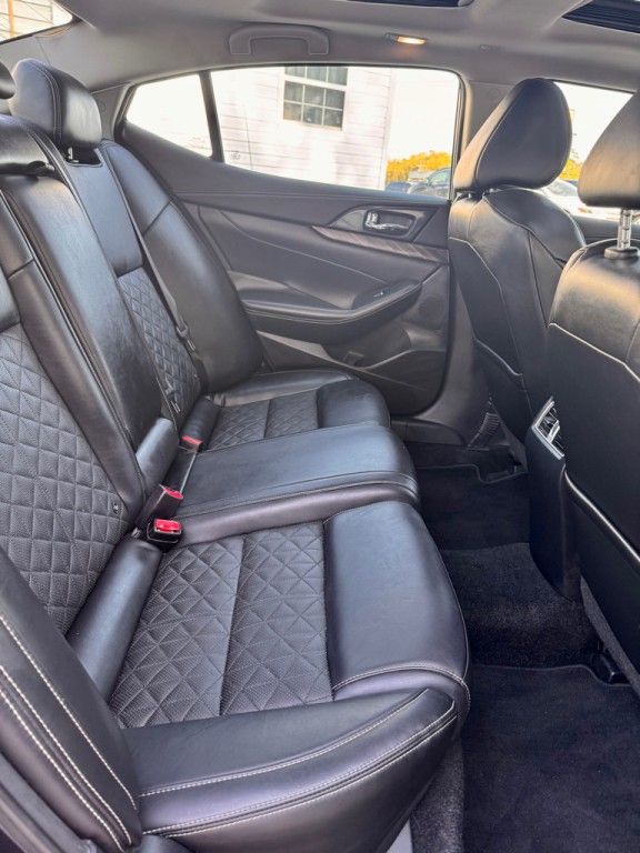 2017 Nissan Maxima Image 14