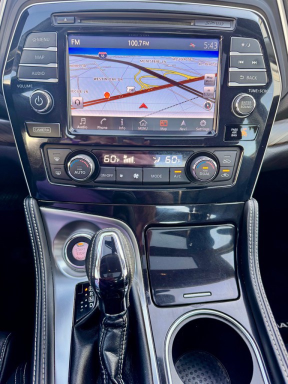 2017 Nissan Maxima Image 16