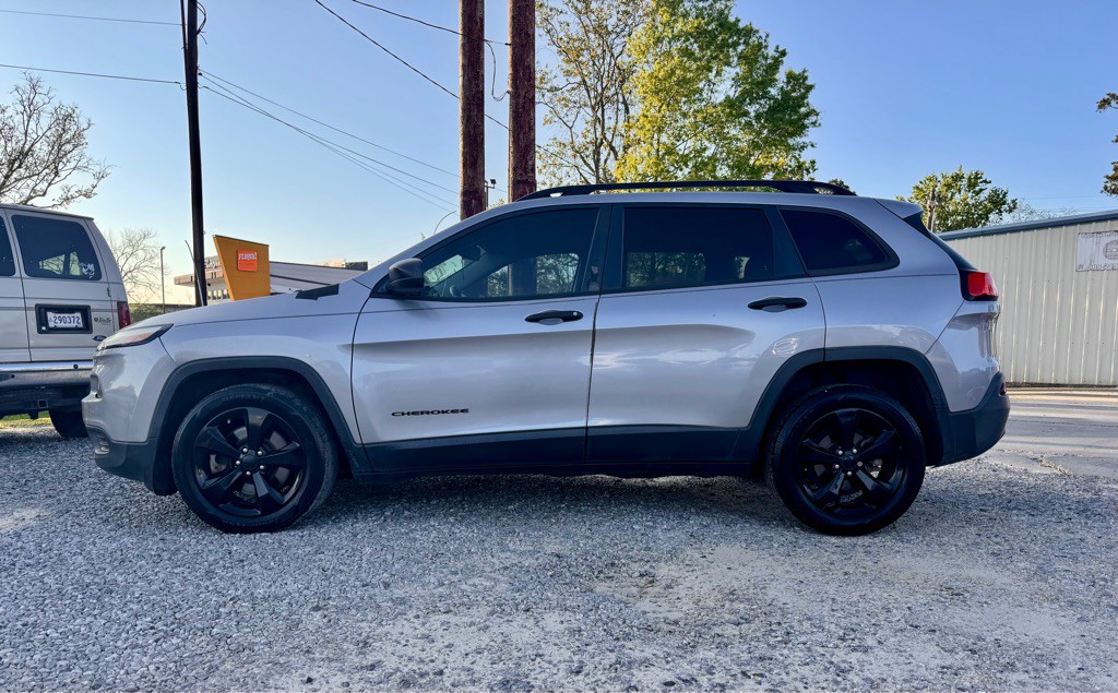 2017 Jeep Cherokee Image 8