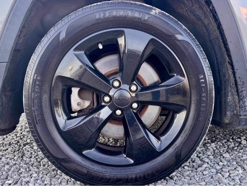 2017 Jeep Cherokee Image 9