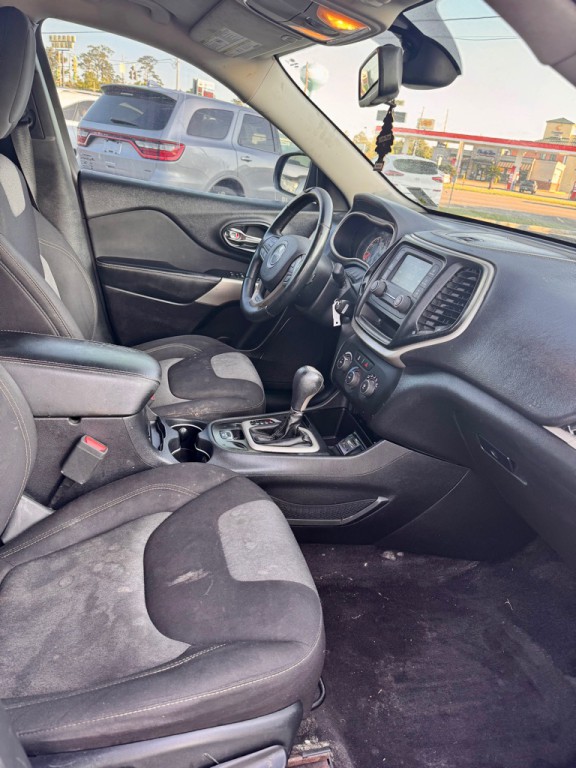 2017 Jeep Cherokee Image 12