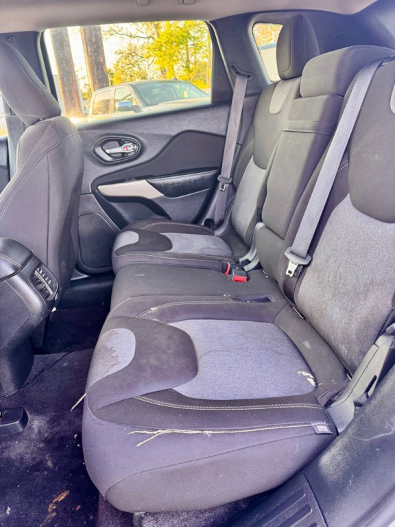 2017 Jeep Cherokee Image 13