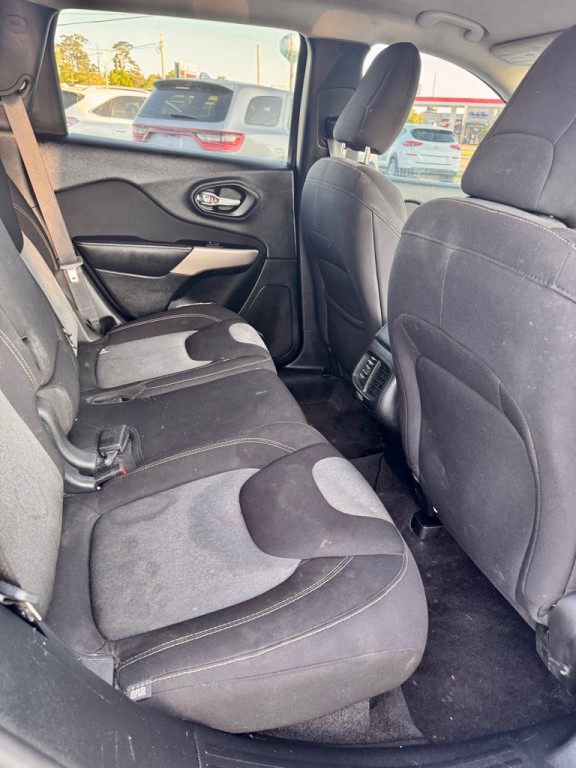 2017 Jeep Cherokee Image 14