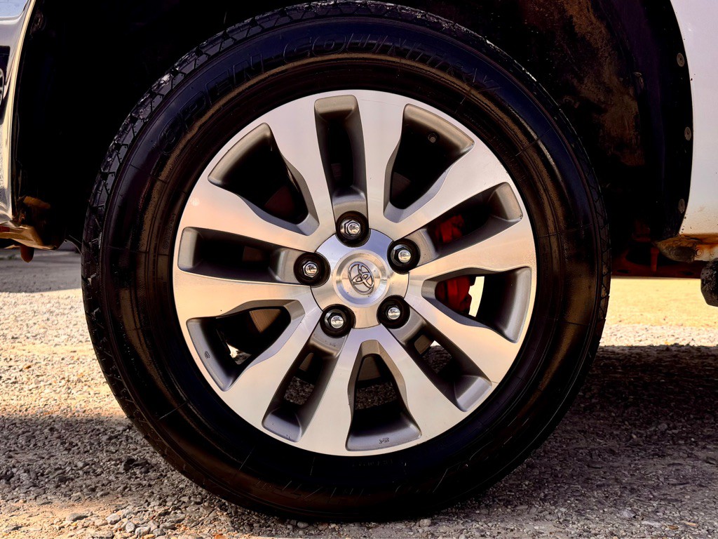 2010 Toyota Tundra Image 9