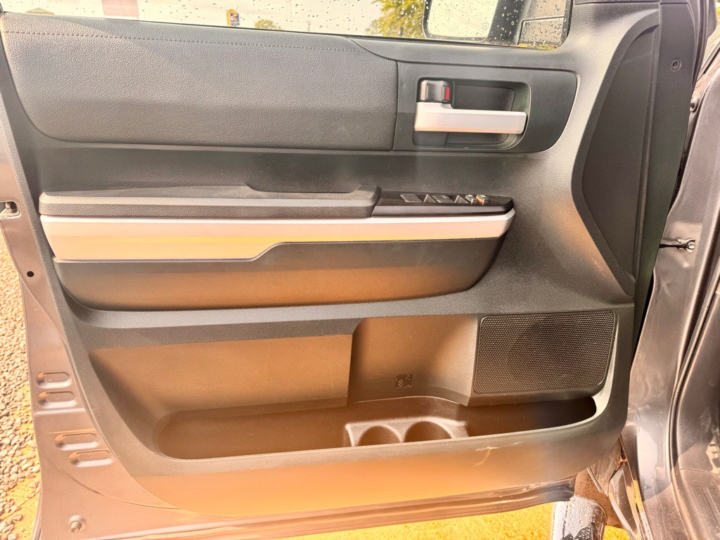 2017 Toyota Tundra Image 10