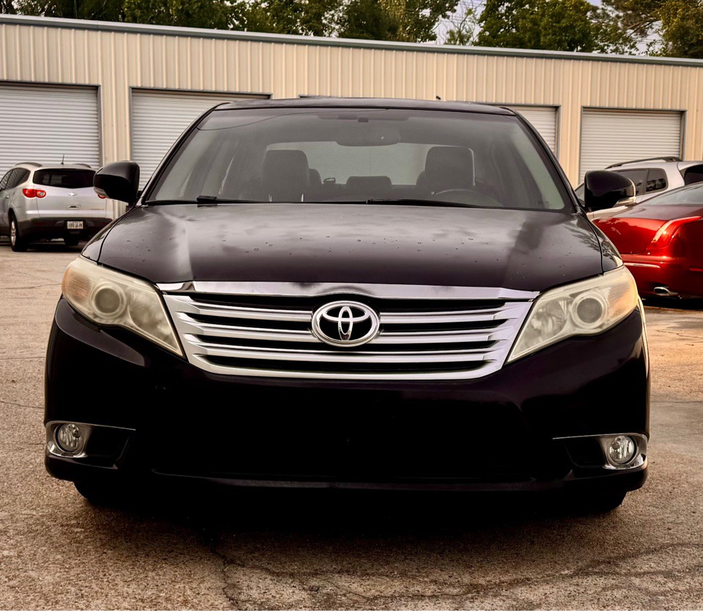 2011 Toyota Avalon Image 2