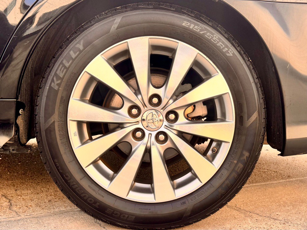 2011 Toyota Avalon Image 9