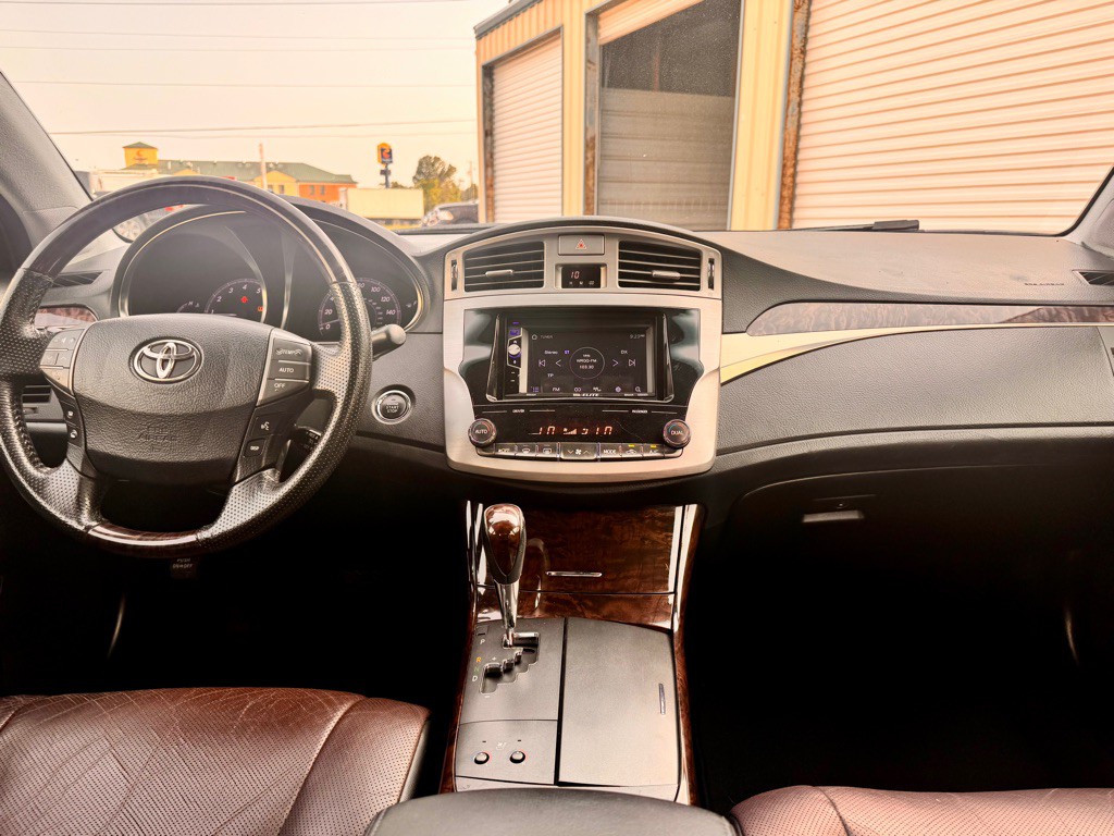 2011 Toyota Avalon Image 12