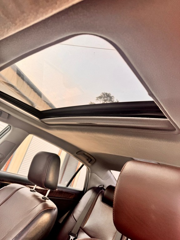 2011 Toyota Avalon Image 16