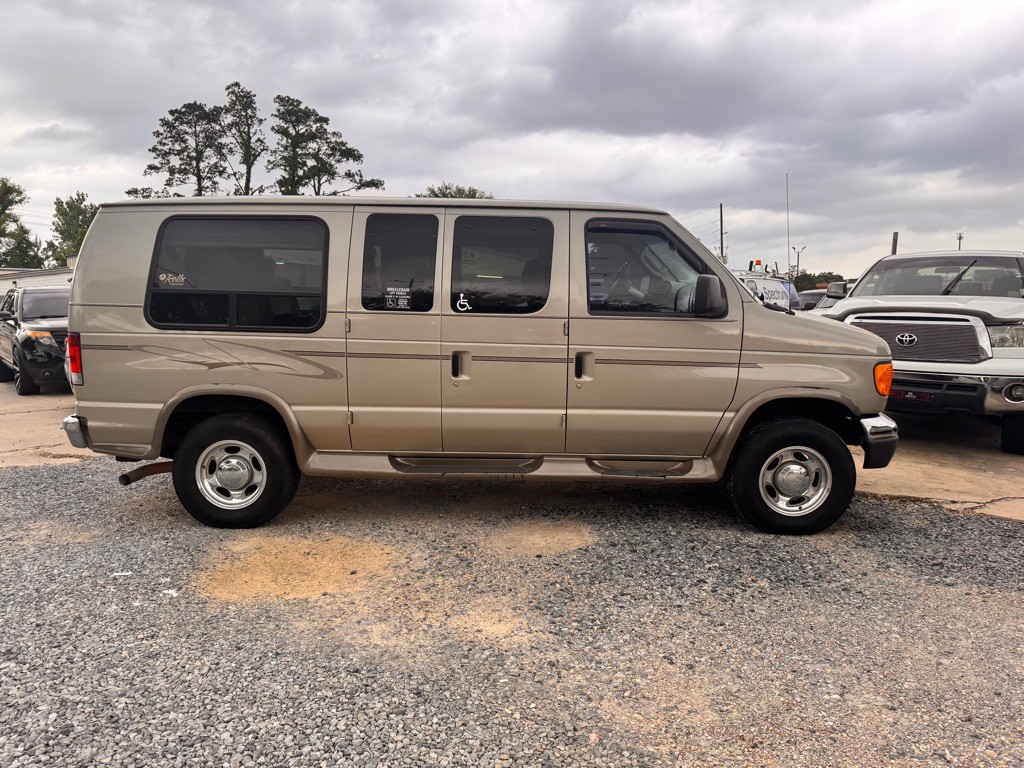 2007 Ford Econoline Image 1