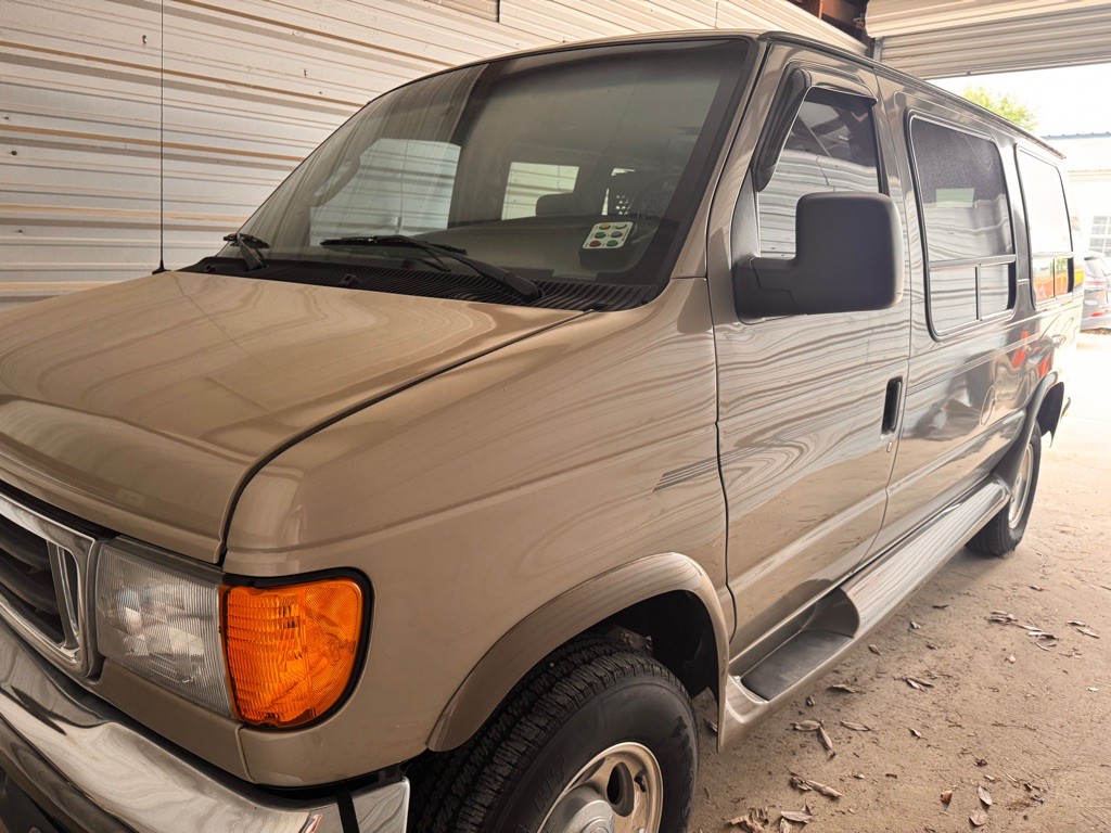 2007 Ford Econoline Image 2