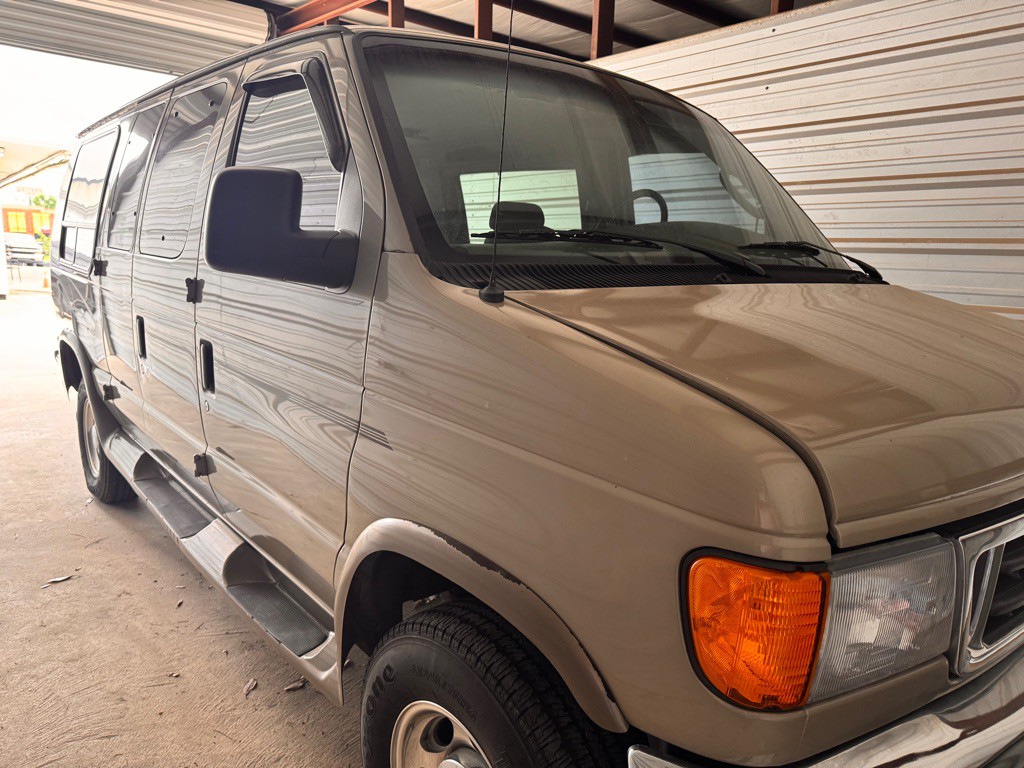 2007 Ford Econoline Image 4