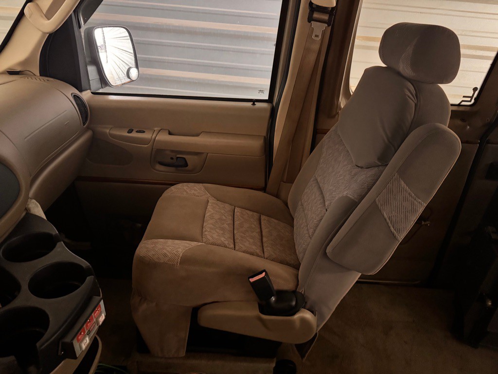 2007 Ford Econoline Image 12