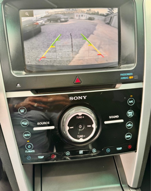 2015 Ford Explorer Image 18