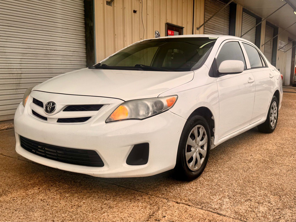 2013 Toyota Corolla Image 1