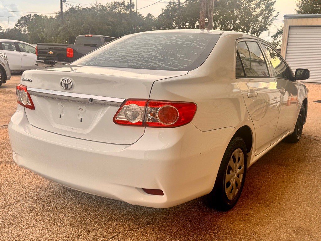 2013 Toyota Corolla Image 4