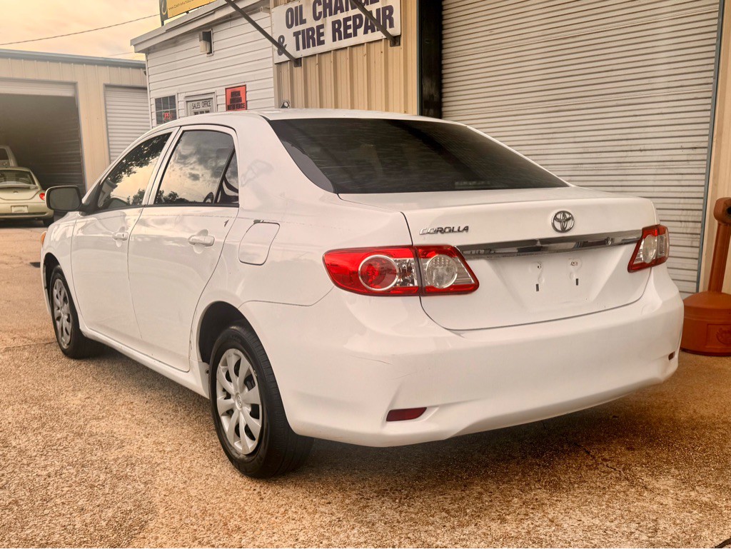 2013 Toyota Corolla Image 6