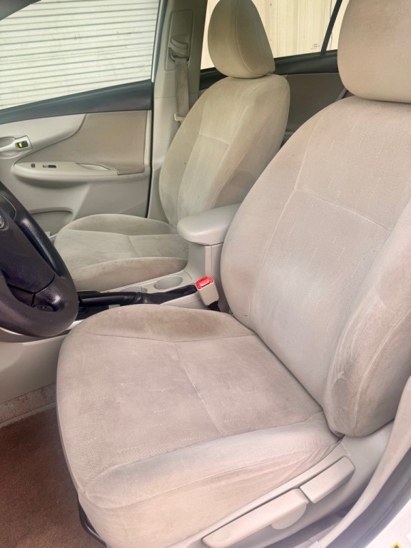 2013 Toyota Corolla Image 8