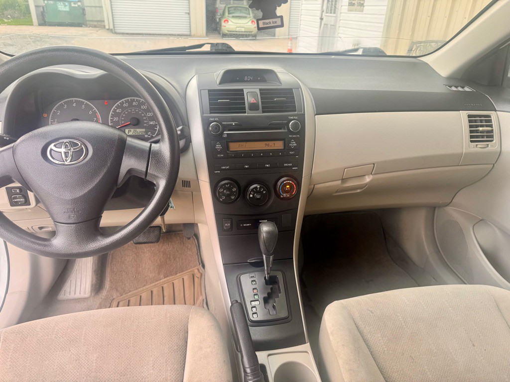 2013 Toyota Corolla Image 10