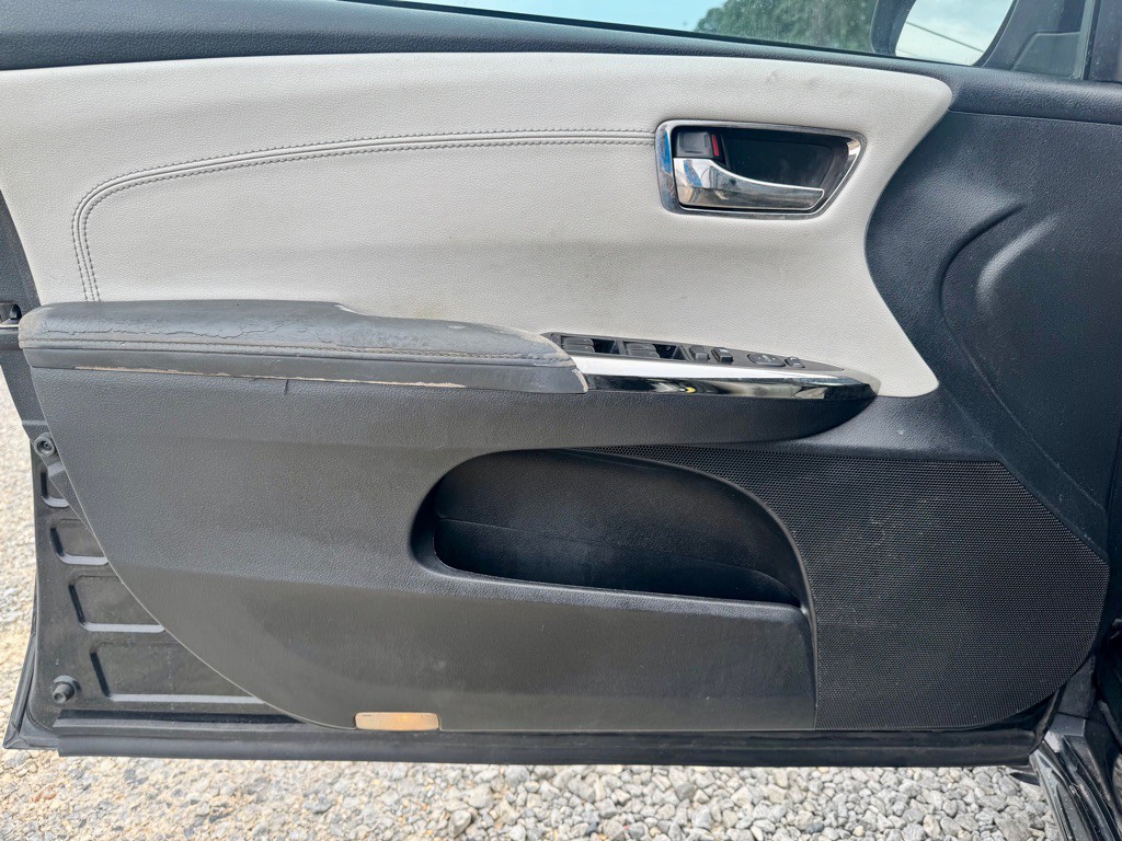 2014 Toyota Avalon Image 10
