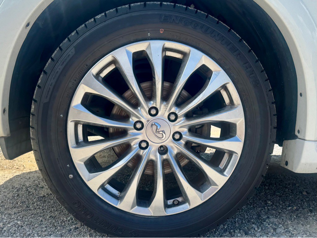 2016 INFINITI QX80 Image 9
