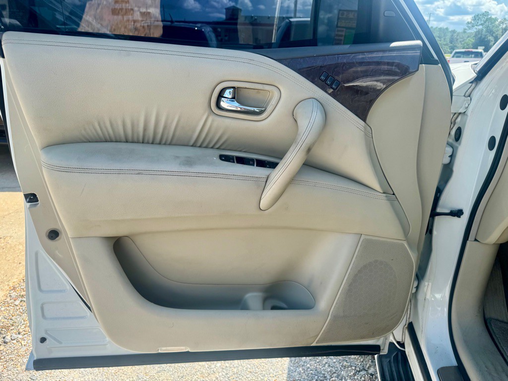 2016 INFINITI QX80 Image 10