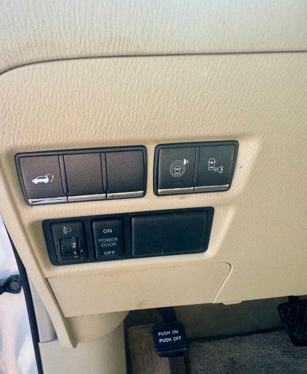 2016 INFINITI QX80 Image 17