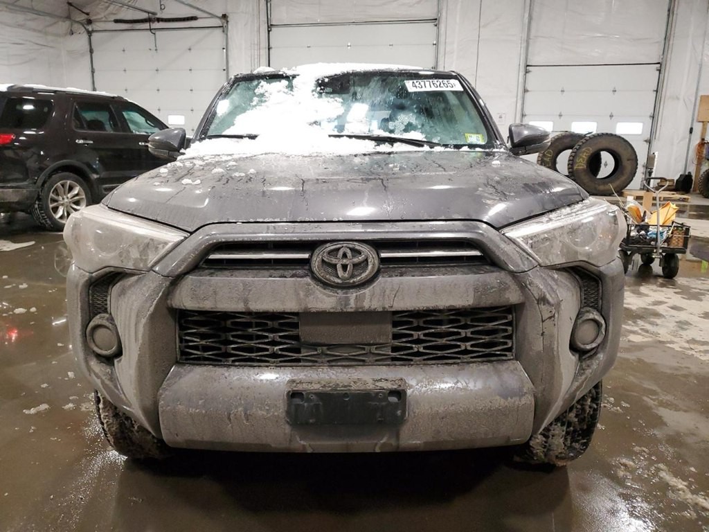 2022 Toyota 4Runner Image 5