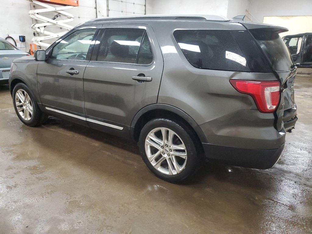 2016 Ford Explorer Image 2