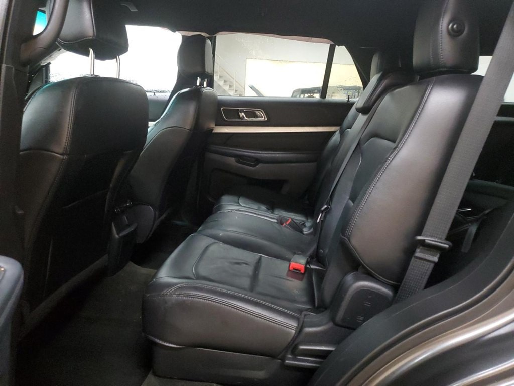 2016 Ford Explorer Image 11