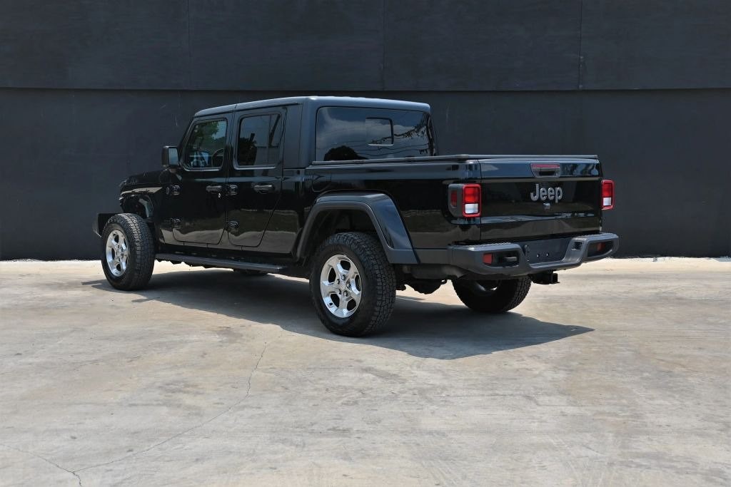 2021 Jeep Gladiator Image 2