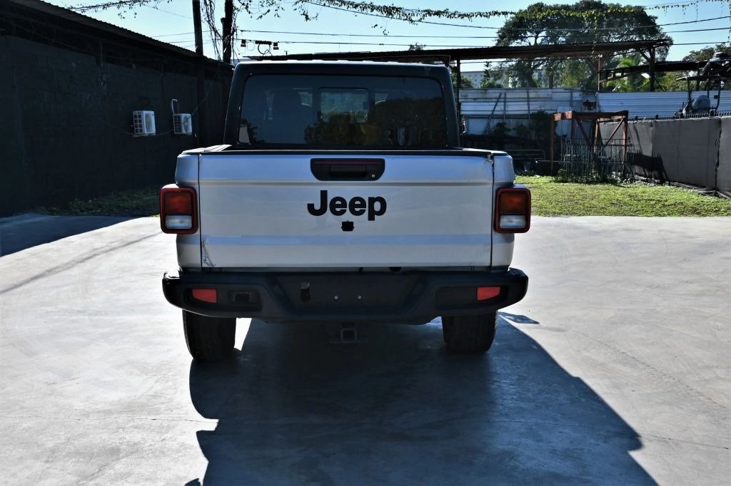 2023 Jeep Gladiator Image 2