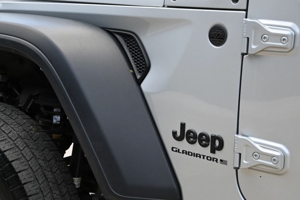 2023 Jeep Gladiator Image 11