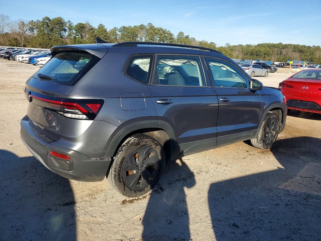 2025 Volkswagen Taos Image 3