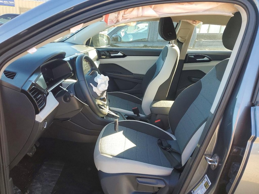 2025 Volkswagen Taos Image 7