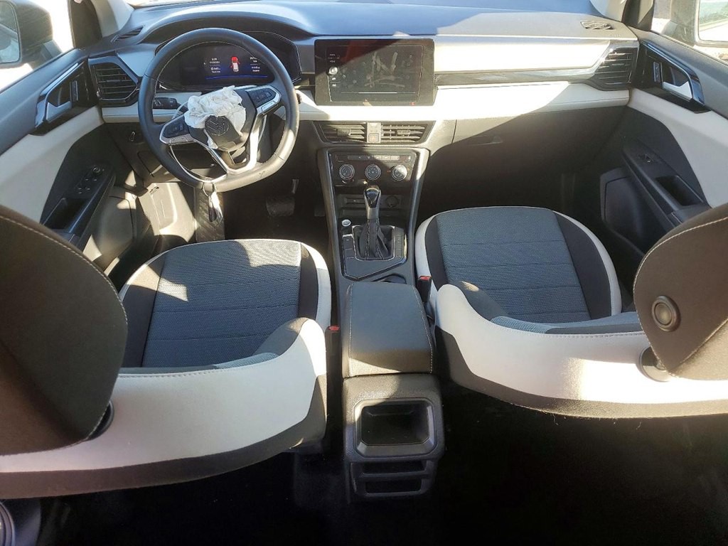 2025 Volkswagen Taos Image 8