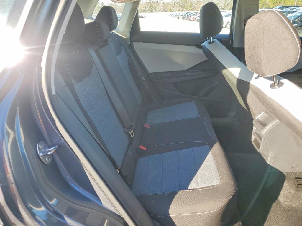 2025 Volkswagen Taos Image 11