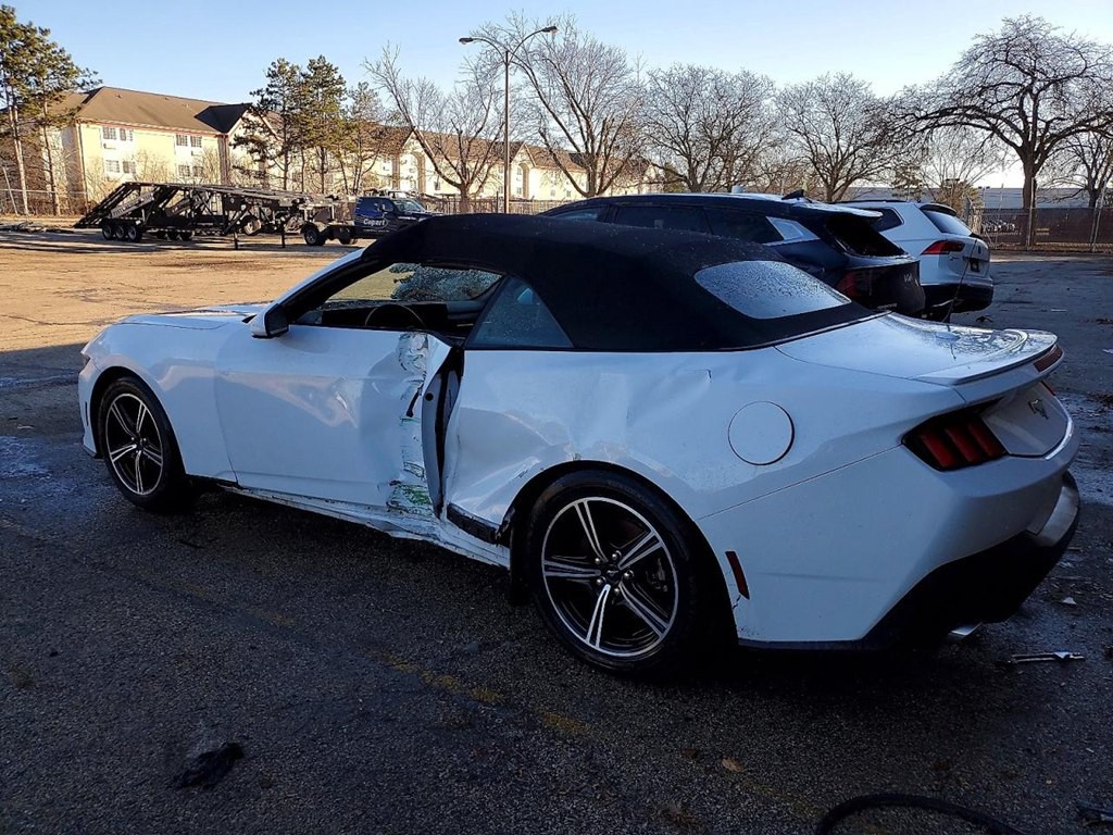 2024 Ford Mustang Image 2