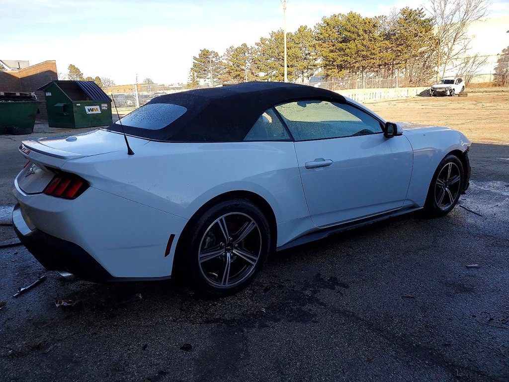 2024 Ford Mustang Image 3