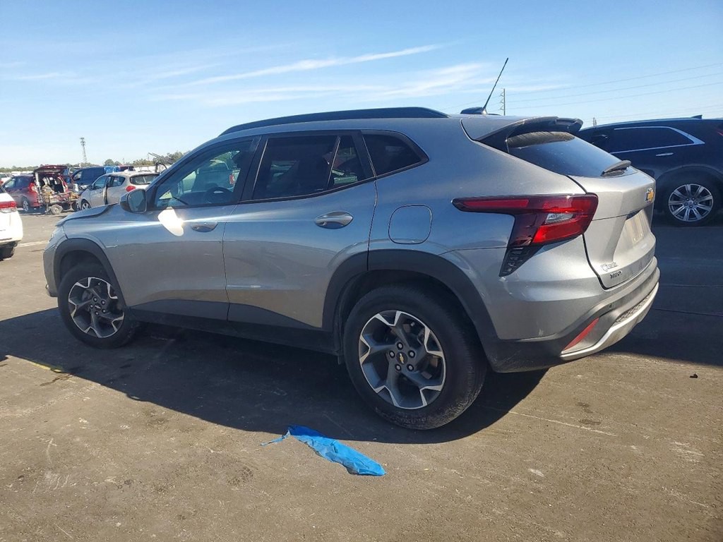 2024 Chevrolet Trax Image 2