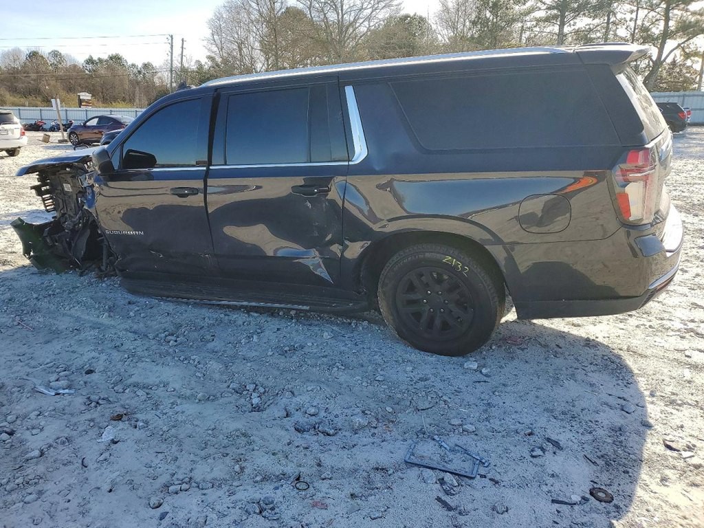 2022 Chevrolet Suburban Image 2