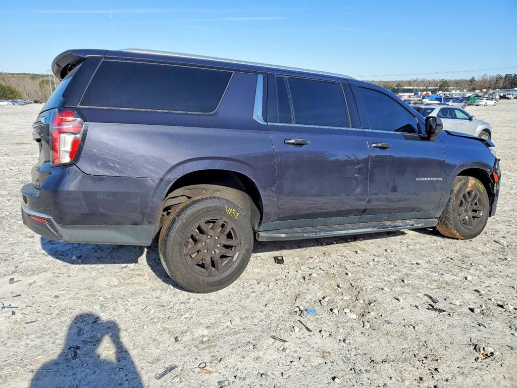 2022 Chevrolet Suburban Image 3