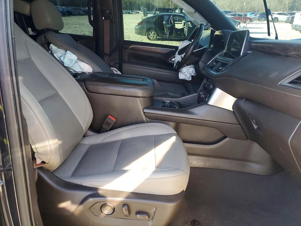 2022 Chevrolet Suburban Image 7