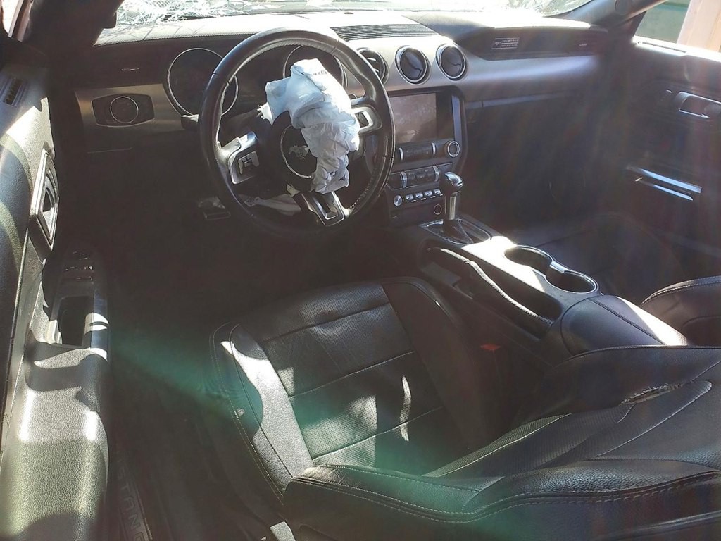 2020 Ford Mustang Image 12