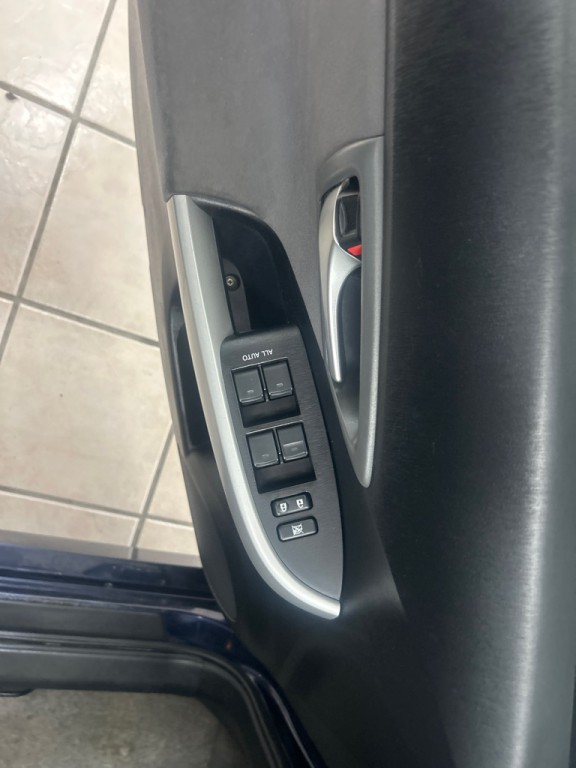 2012 Toyota Prius Image 11
