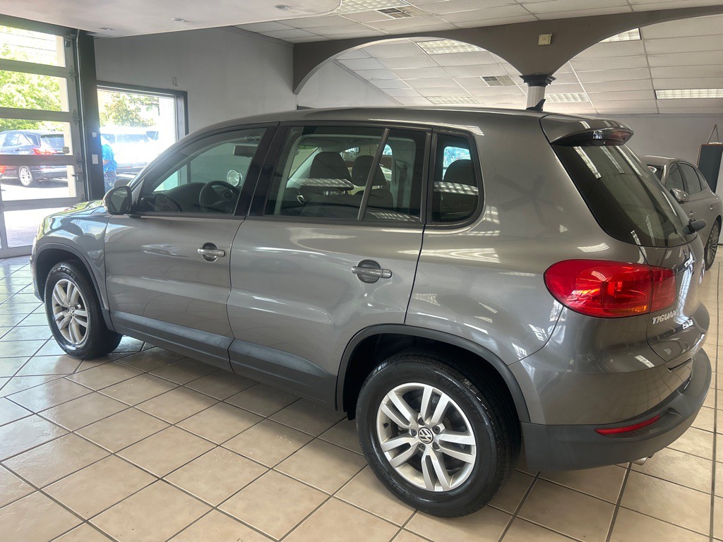 2012 Volkswagen Tiguan Image 2