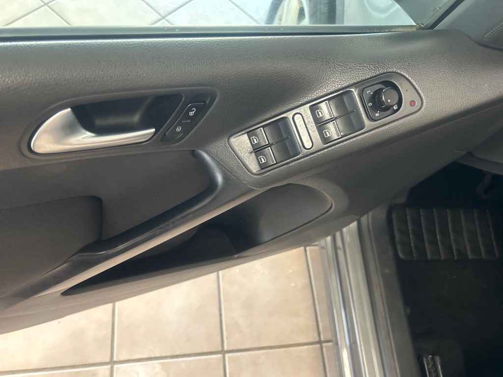 2012 Volkswagen Tiguan Image 11